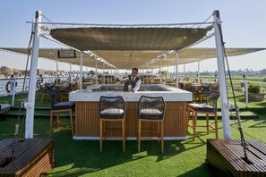 Poolside bar