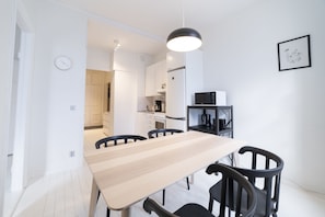Studio, kaupunkinäköala | Ruokailu omassa huoneessa