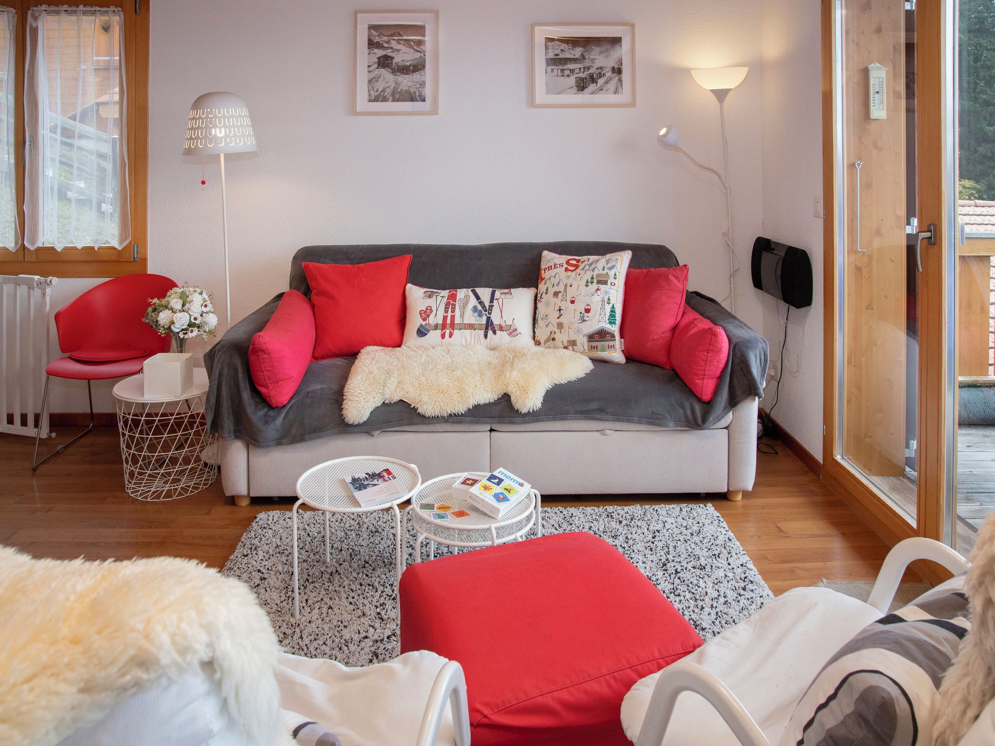 Fernseher, Kamin, DVD-Player