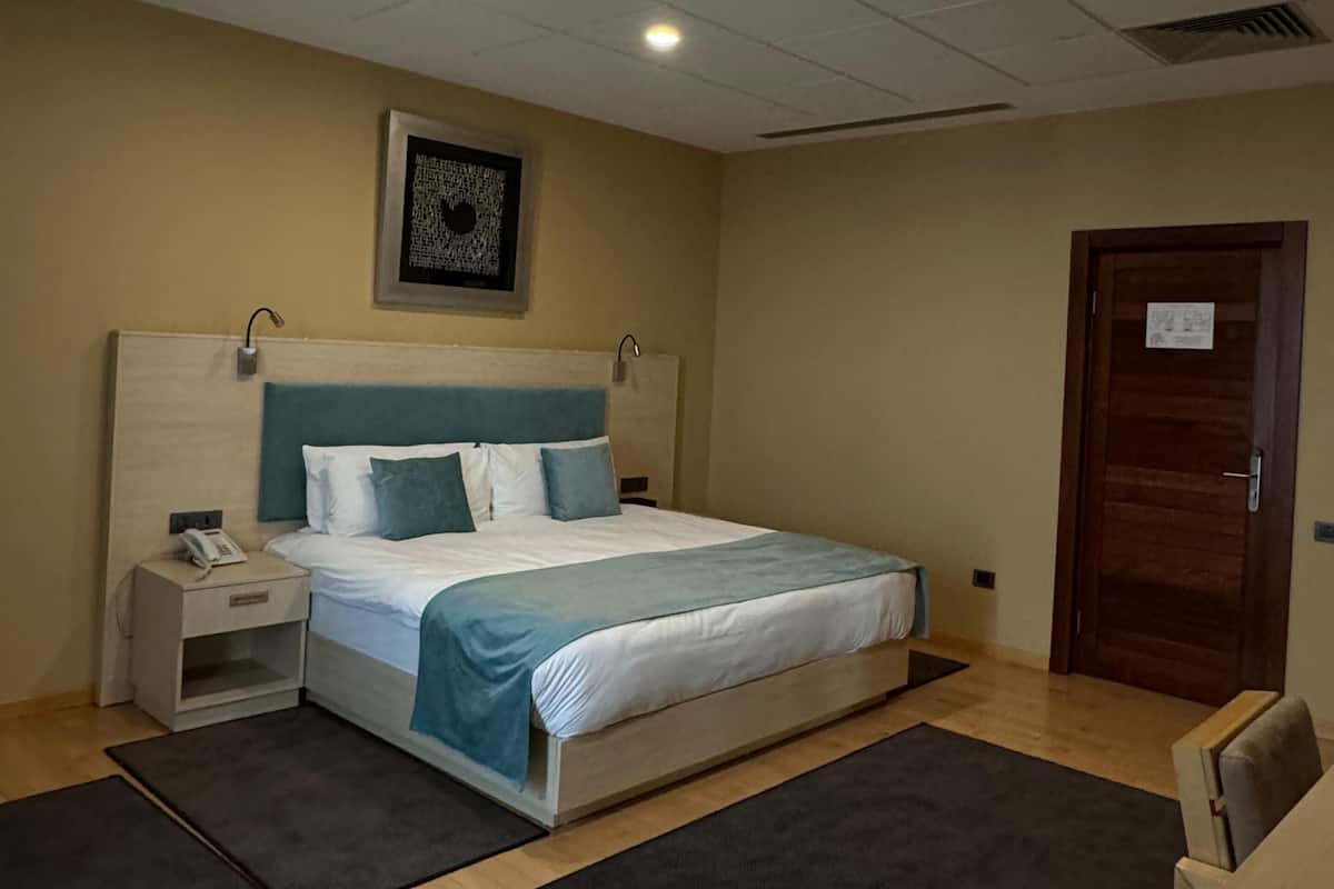 Family Room, 1 Katil Raja (King), Sea View | 1 bilik tidur, bar mini, peti besi dalam bilik, kalis bunyi