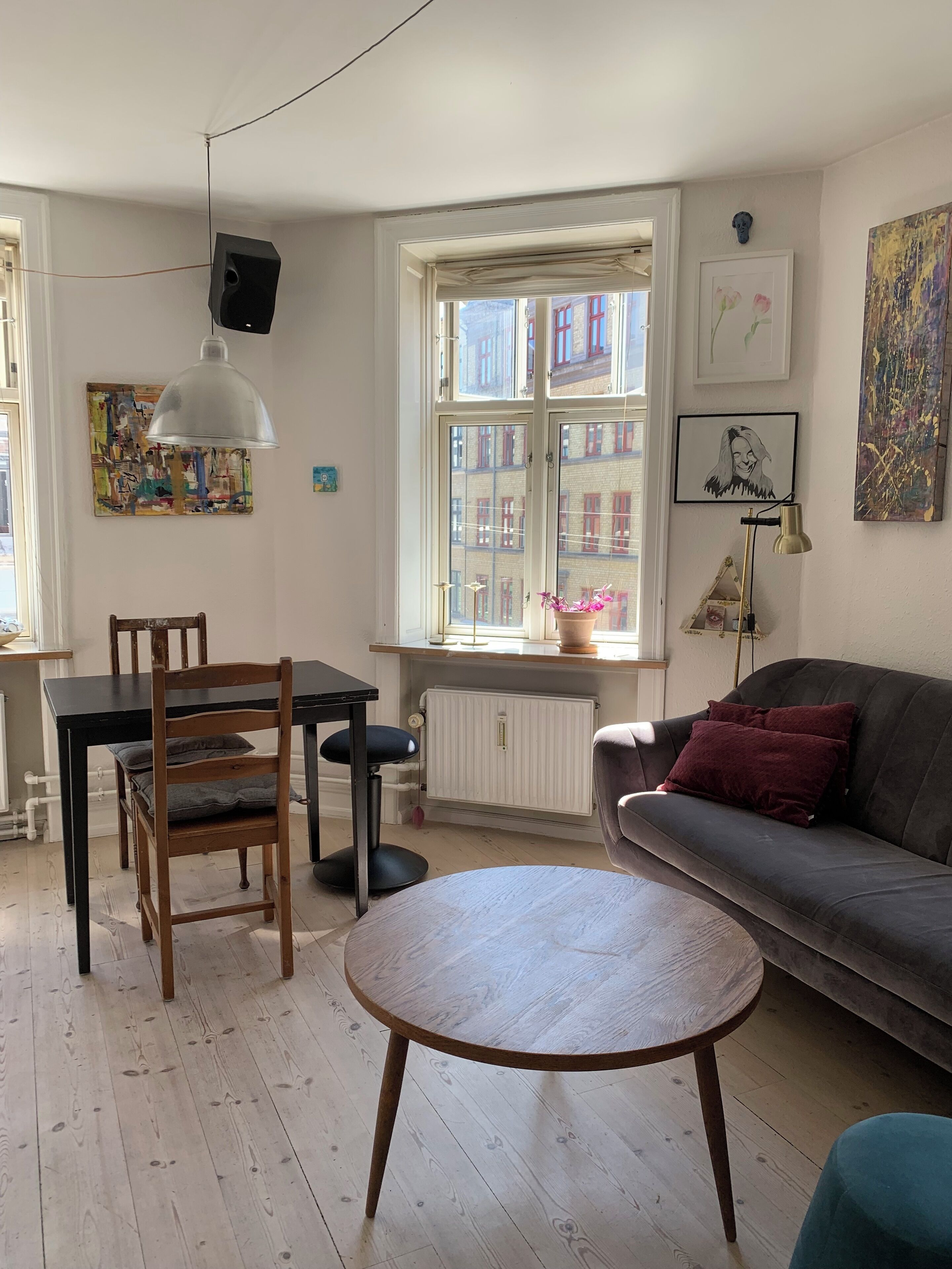 Smart-tv, boeken en een stereo