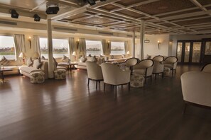 2 bars/lounges - MS Da Vinci, Luxor - Luxor 7 Night Cruise Sat-Sat (Luxor)