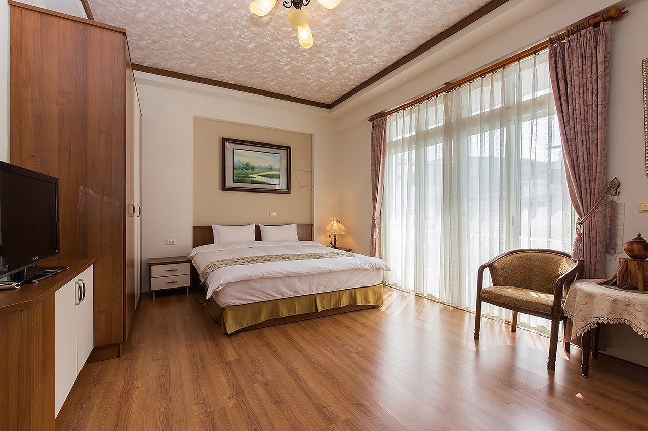 Family Room | Individually decorated, individually furnished, free WiFi