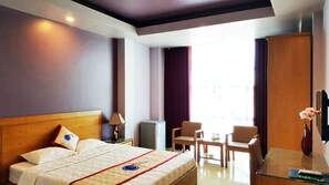 Habitación doble Deluxe | Minibar, escritorio, cortinas blackout y wifi gratis 