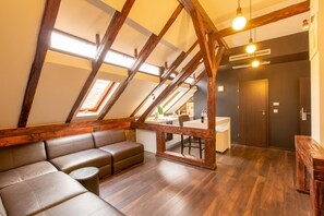 80-cm LCD TV with digital channels, TV