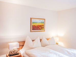 2 makuuhuonetta, työpöytä, Wi-Fi