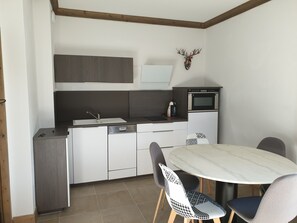 Refrigerador, microondas, horno y lavavajillas 