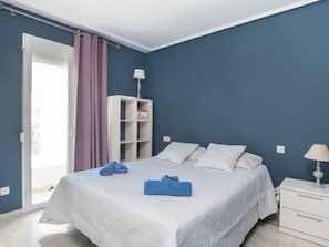2 Schlafzimmer, Schreibtisch, Bügeleisen/Bügelbrett