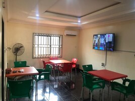 Se sirven desayunos, almuerzos y cenas