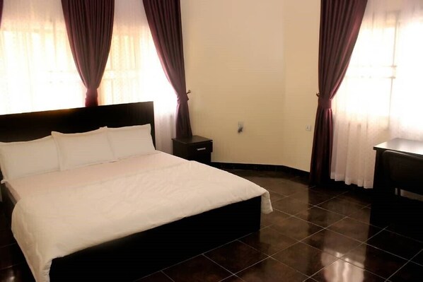 Luxury Double Room Single Use | Blackout drapes, free cribs/infant beds, free WiFi, bed sheets - APDC Guest House (Gwagwalada)