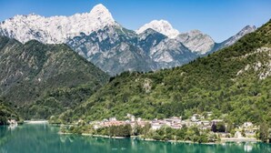 A mountainous landscape with a lake and a small village. - Albergo Diffuso - Cjasa de Barce by Interhome (Barcis Lake)