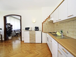 Réfrigérateur, micro-ondes, four, lave-vaisselle