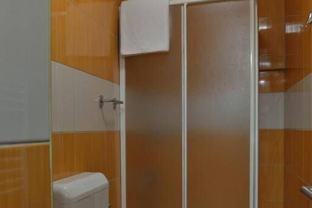 Ducha, artículos de higiene personal gratuitos y secador de pelo