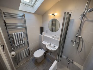 Classic Cottage, 2 Bedrooms, Fireplace, Garden View | Bathroom - All Seasons Cottage Breaks (Saxmundham)