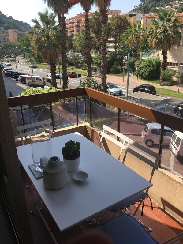 Outdoor dining - Apartment not for rent impossible to delete ad on Abritel (Menton)