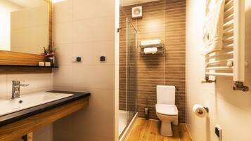 Superior Apartment | Bathroom