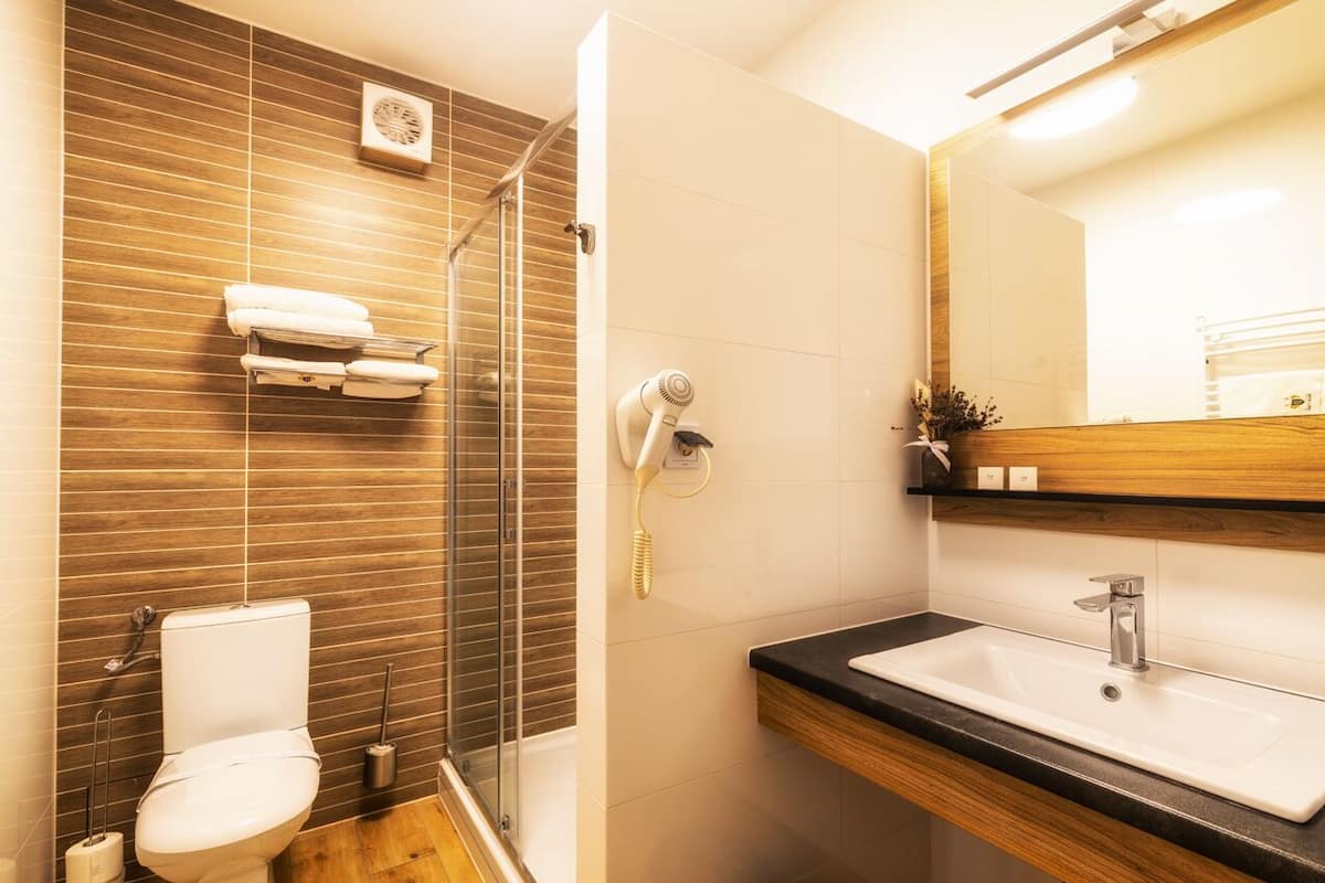 Superior Studio | Bathroom