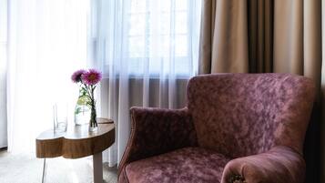 Double or Twin Room | Living area | 32-inch flat-screen TV with satellite channels, TV