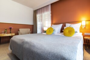 Camera con letto matrimoniale o 2 letti singoli | Una scrivania, postazione laptop, ferro/asse da stiro, Wi-Fi gratuito