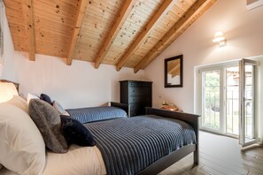 3 slaapkamers, een bureau, een strijkplank/strijkijzer, gratis wifi