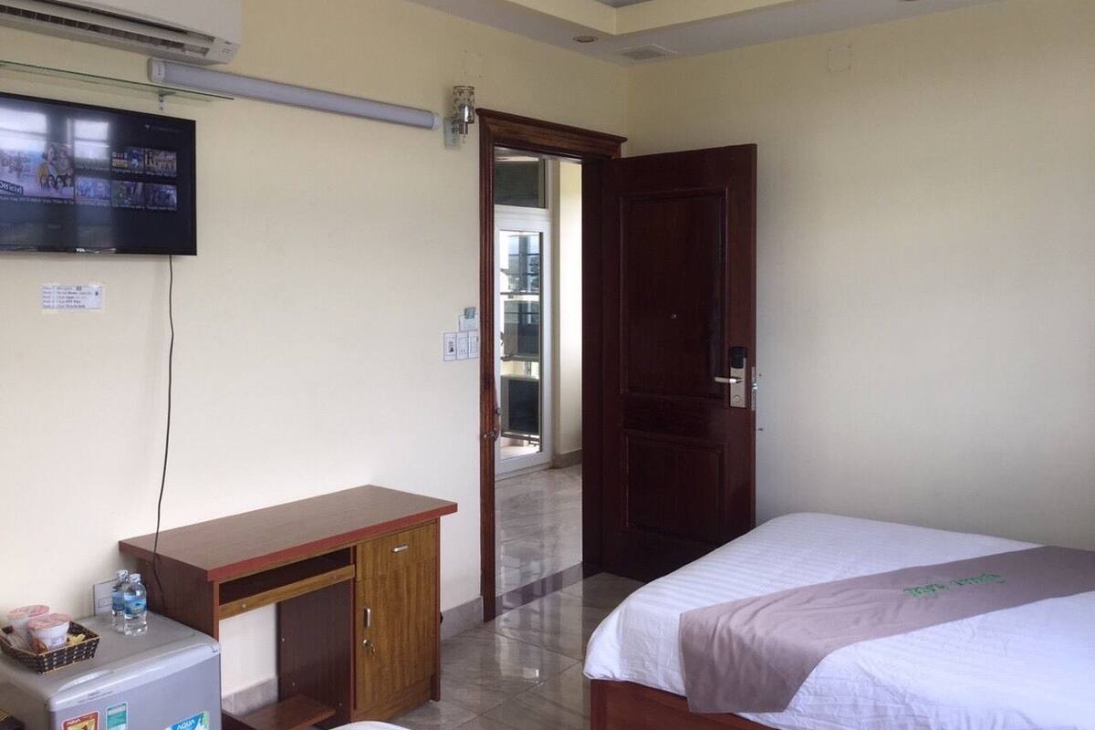 Desk, iron/ironing board (on request), WiFi (free), bed sheets