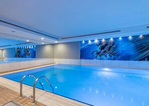 Indoor pool, sun loungers - Golden City Hotel Baku (Baku)