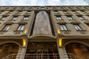 Front of property - Golden City Hotel Baku (Baku)