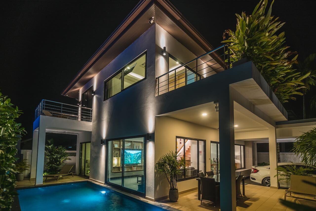 Outdoor pool, pool loungers