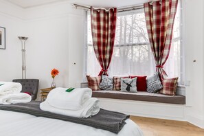 Studio | Living area | Plasma TV