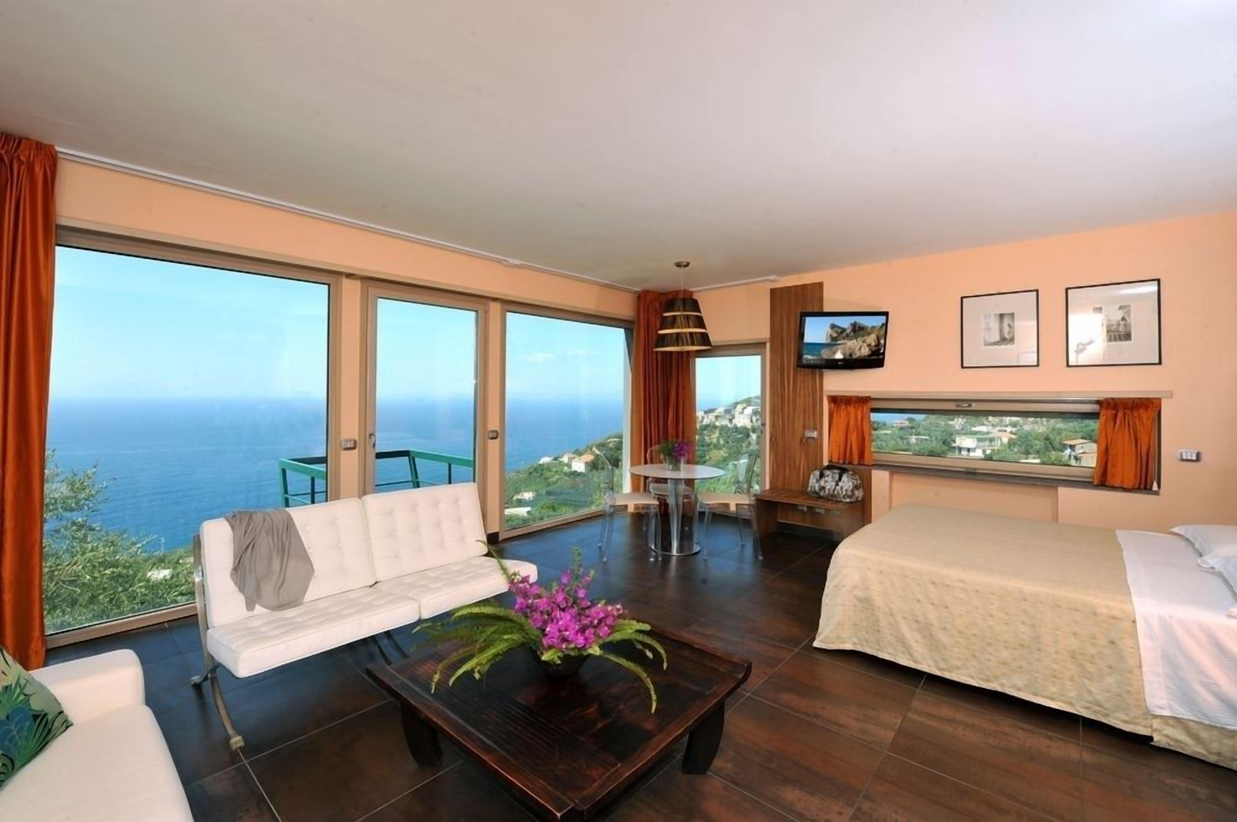 12 soveværelser, internetforbindelse, sengetøj