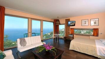 12 camere, accesso a Internet, lenzuola