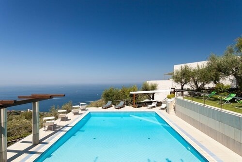 Large Amalfi villa rental near Sorrento