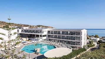 Outdoor pool, pool umbrellas, sun loungers