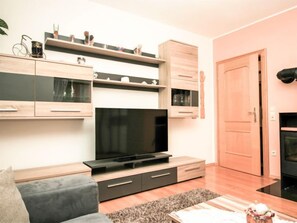TV, fireplace - Apartment Poldi by Interhome (Haus)