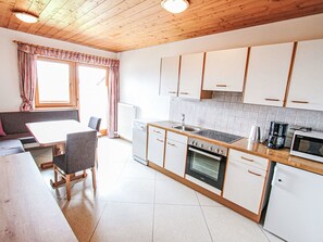 Kühlschrank, Mikrowelle, Ofen, Geschirrspüler