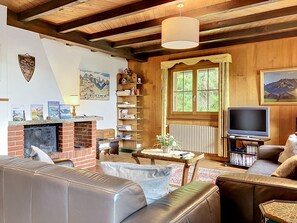 TV, fireplace, DVD player
