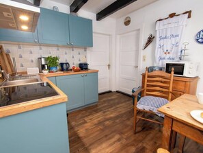 Kühlschrank, Ofen, Toaster, Hochstuhl