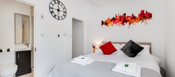 Super Central Hotel Style Ensuite Bedroom #3