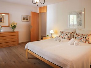 1 slaapkamer, een bureau, wifi