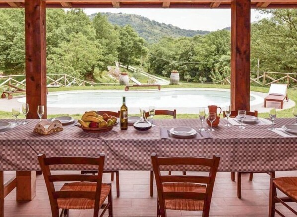 Outdoor dining