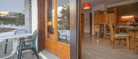 تناول الطعام بالخارج