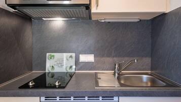 Kühlschrank, Kochgeschirr/Geschirr/Besteck