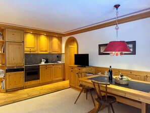 Fridge, oven, dishwasher, highchair