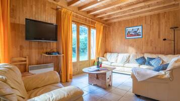 Televisie en een open haard