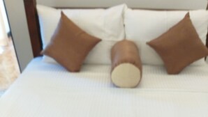 Deluxe Double Room, 1 King Bed, Private Bathroom, Garden View - cityroyalwhitetouristrest (Anuradhapura)