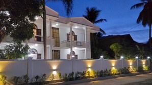 Exterior - cityroyalwhitetouristrest (Anuradhapura)