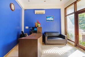 Reception - Royal Residence Huda City Centre (Gurugram)