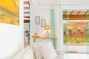 Chalet | Aire de séjour | Téléviseur ACL de 38 po avec télévision par cùble, téléviseur