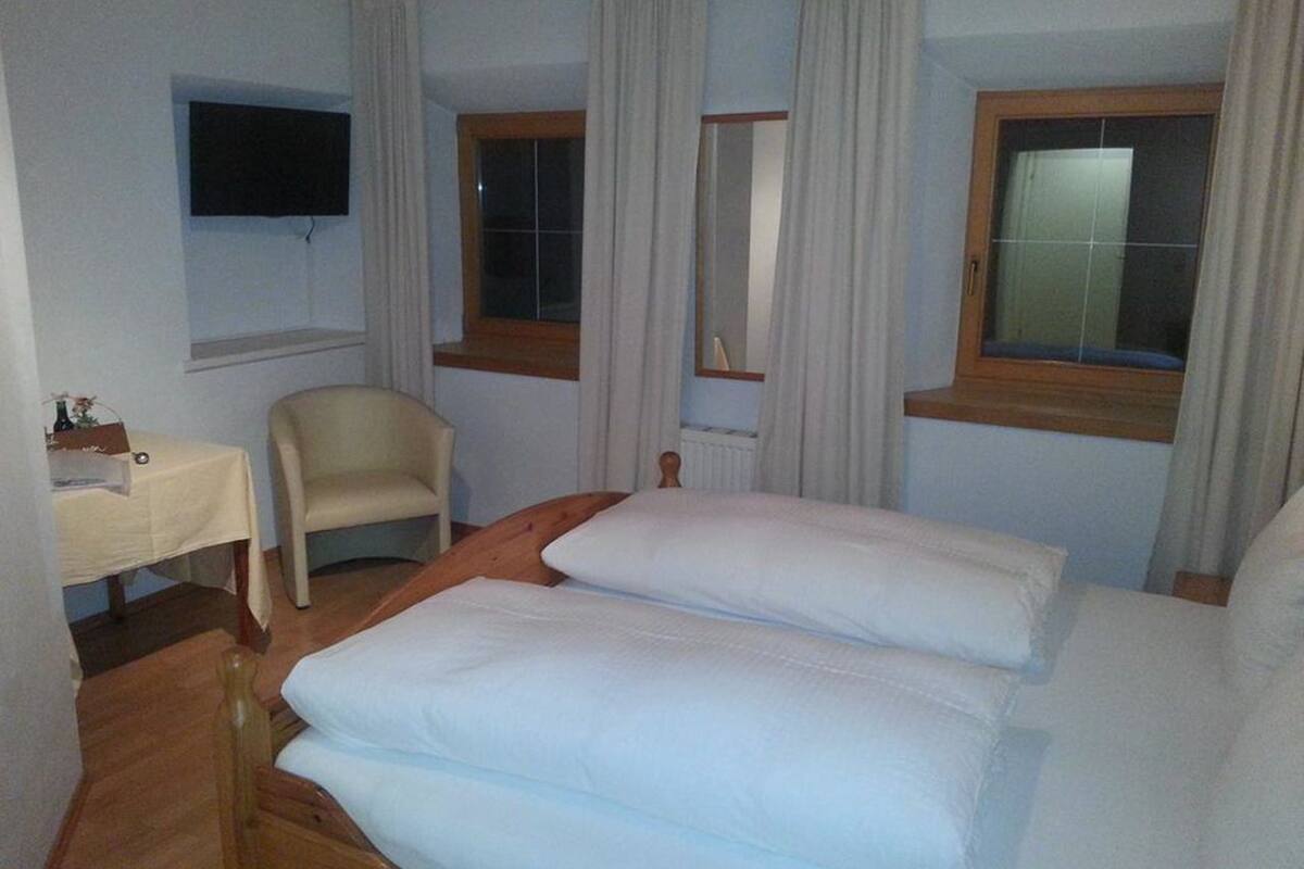 Comfort Double Room with Balcony 4 | 1 bedroom, desk, free WiFi, bed sheets