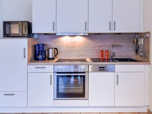 KĂŒhlschrank, Mikrowelle, Ofen, GeschirrspĂŒler